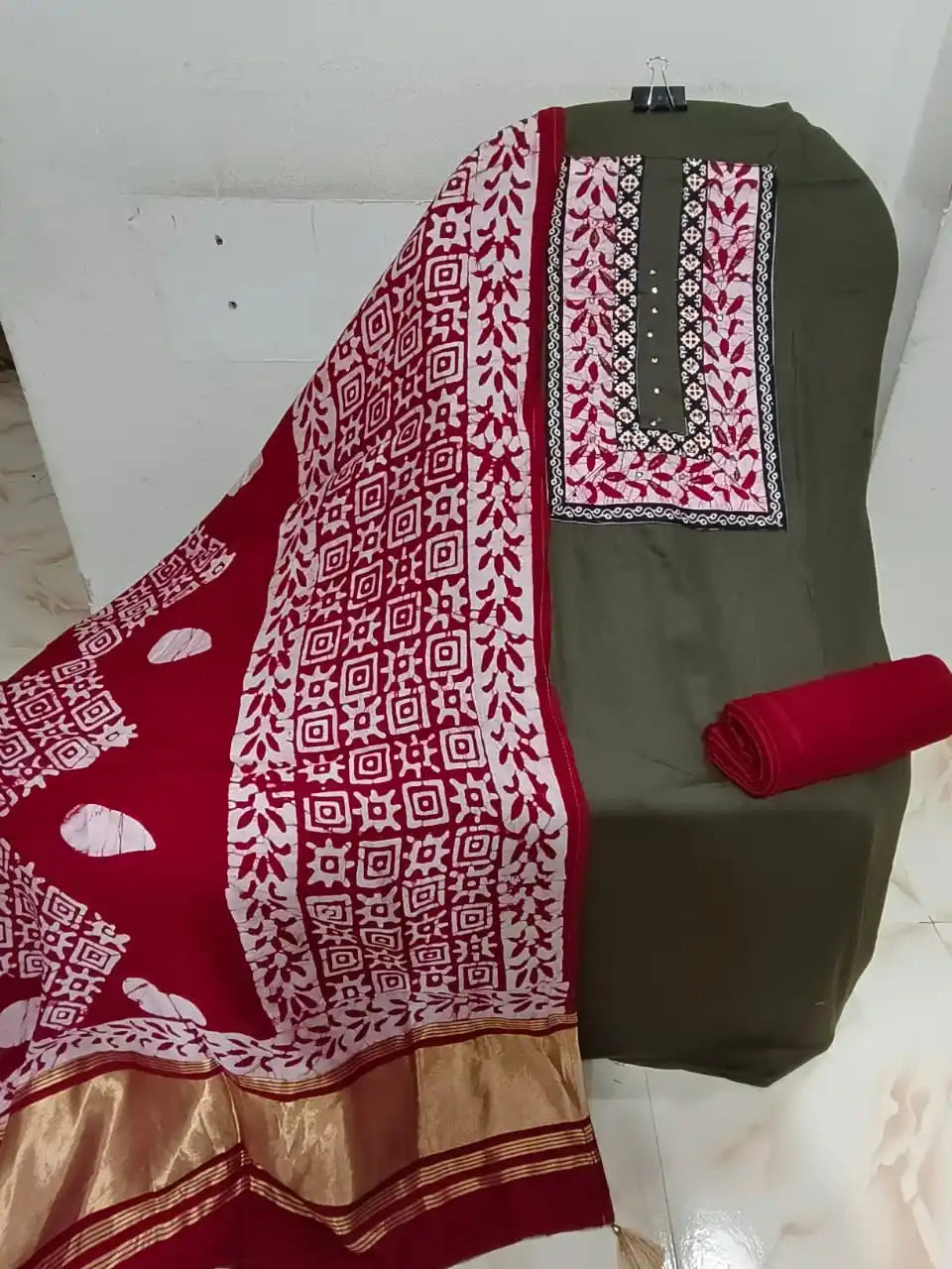 Handloom, Batic Unstitched Suit in Jam Cotton Fabric With Lakda Patta Dupatta