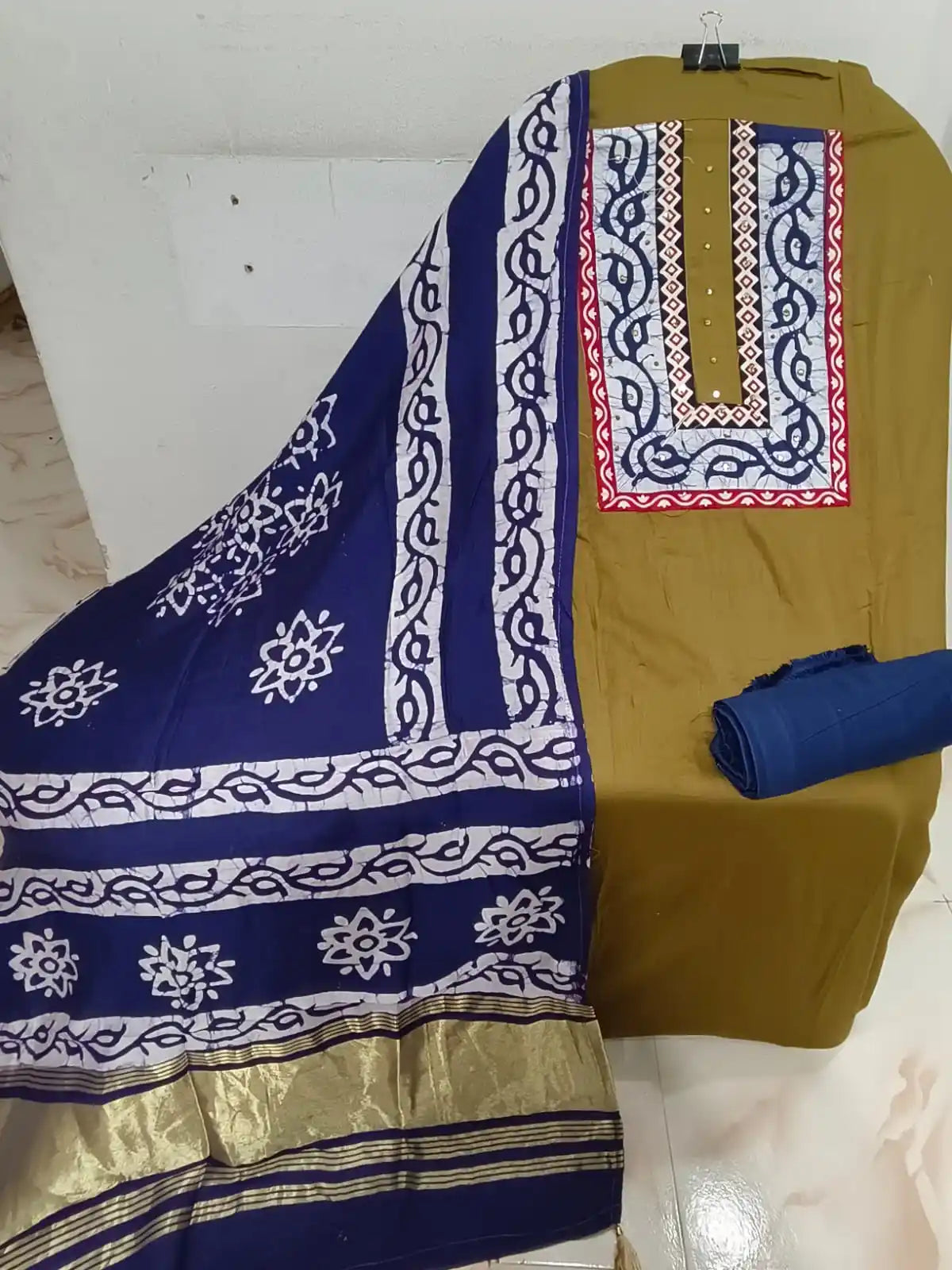 Handloom, Batic Unstitched Suit in Jam Cotton Fabric With Lakda Patta Dupatta