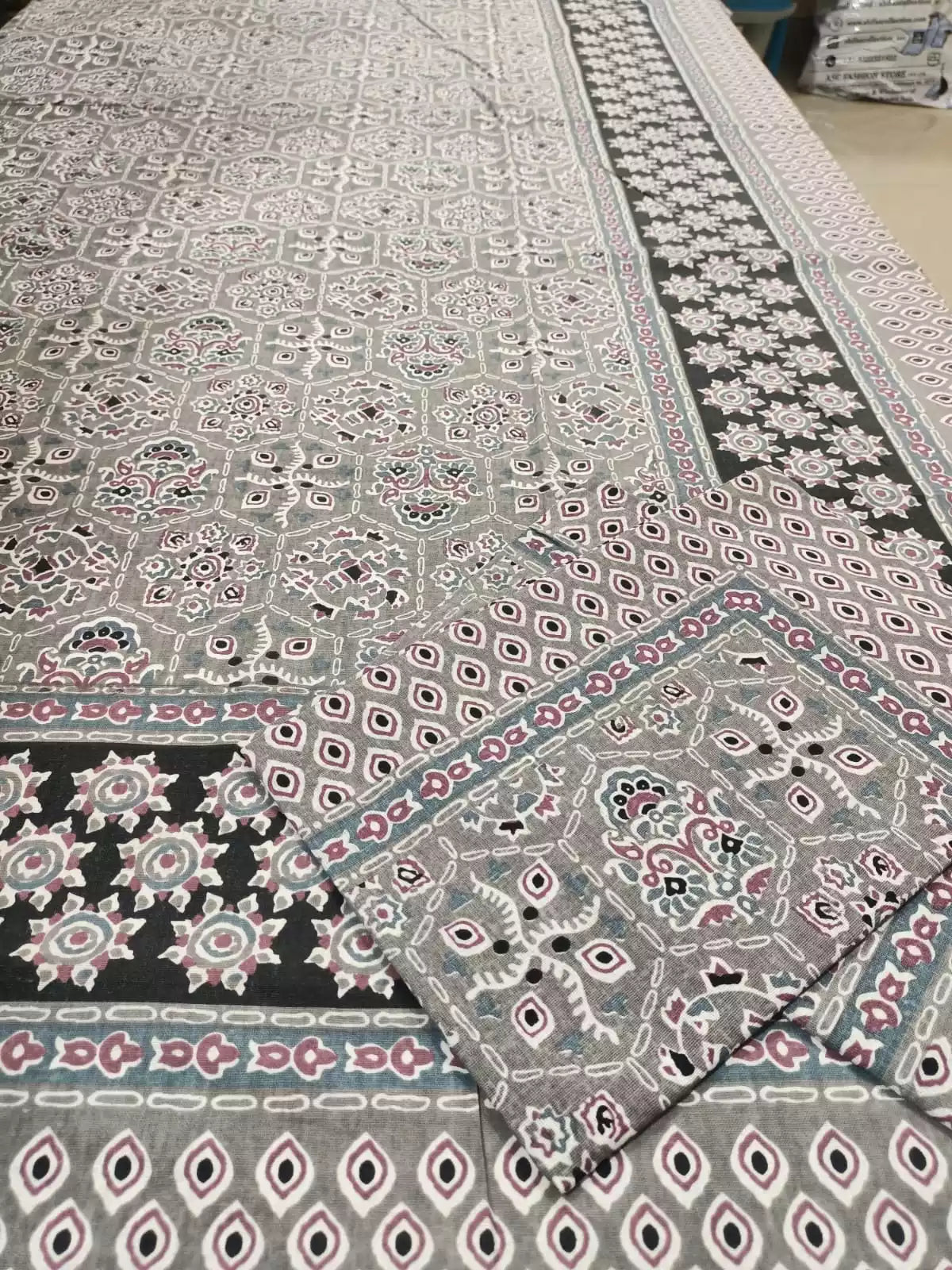 SINGLE BEDSHEETS WITH 2 PILLOW COVERS