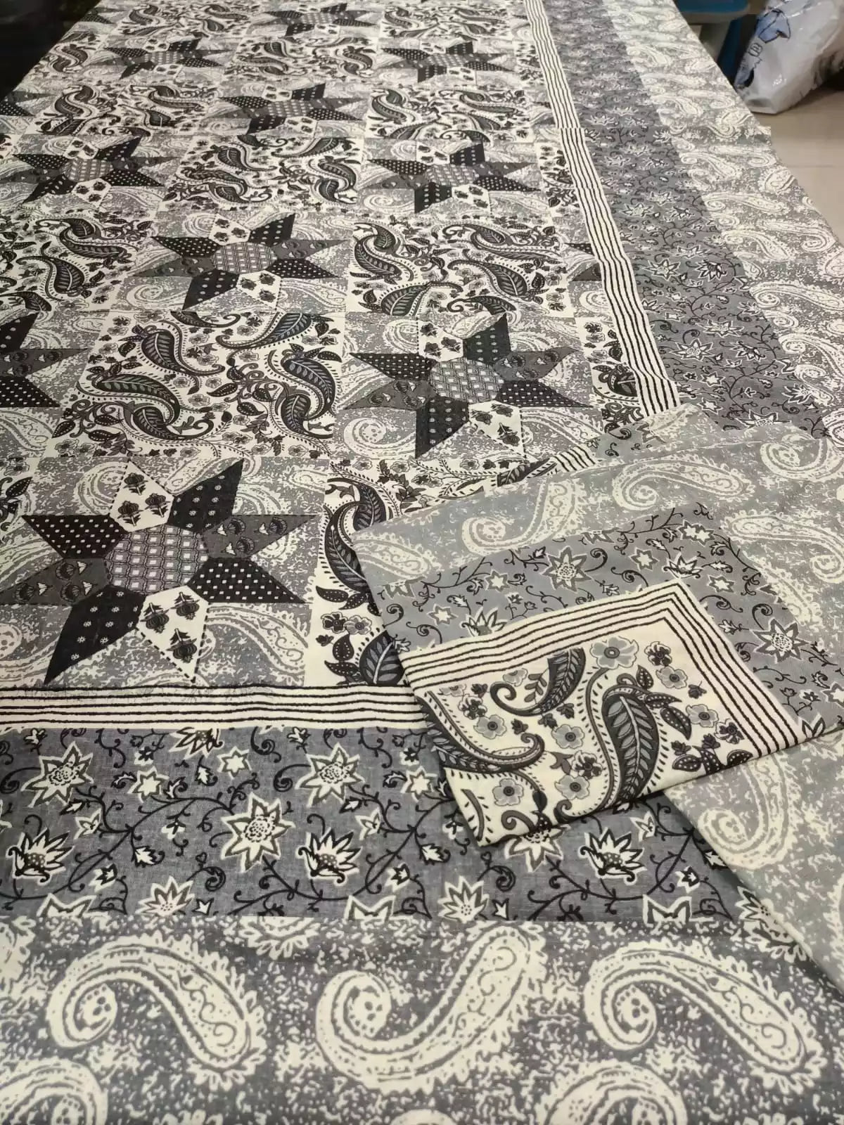 SINGLE BEDSHEETS WITH 2 PILLOW COVERS
