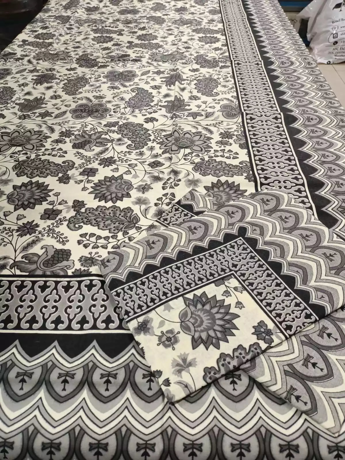 SINGLE BEDSHEETS WITH 2 PILLOW COVERS