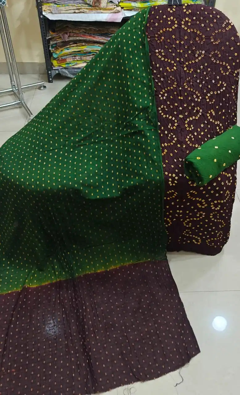Deep wine-toned unstitched cotton bandhani suit material displaying detailed tie-dye rings, paired with a rich green contrast dupatta.