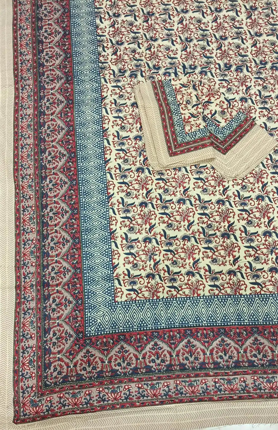 JAIPURI DOUBLE BEDSHEET (7x8 ft) with detailed floral pattern and two matching pillow covers.