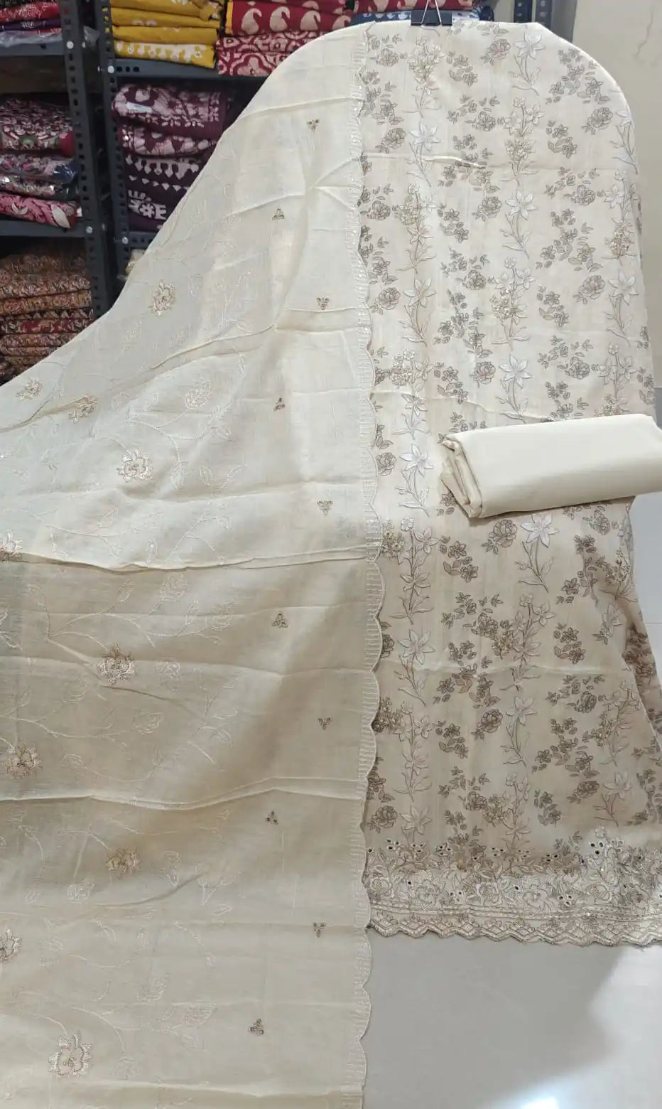 Non Catalogue Pakistani Cotton Unstitched Suit By ASC