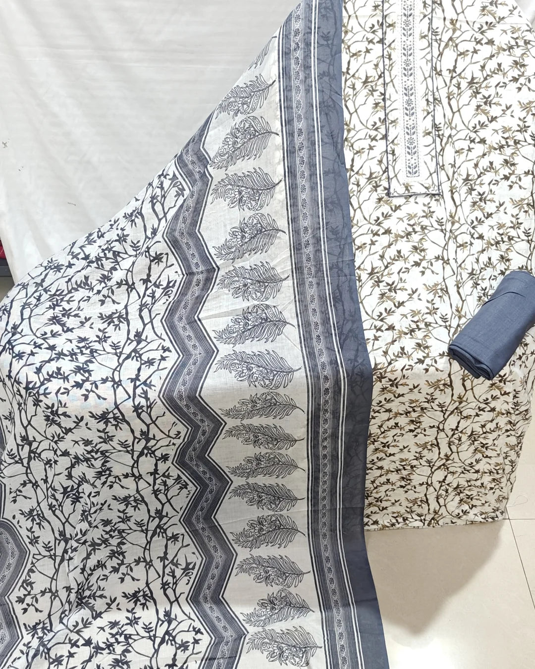 Black & White Leaf Jaal Mor-Pankh Border Unstitched Dress Material By ASC