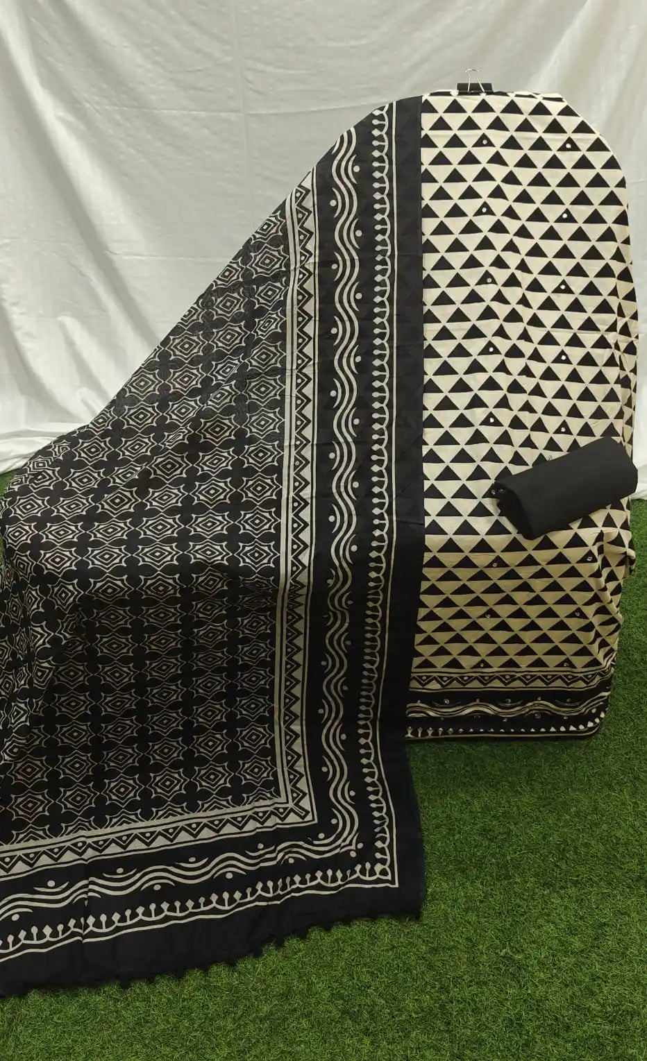 Unstitched premium quality soft cotton suit with soft cotton dupatta and soft cotton bottom unstitched