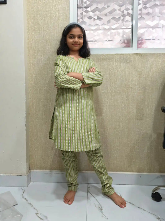 Apple Cut Girls Kids Soft Cotton Kurta Pant Cord Set With Pocket