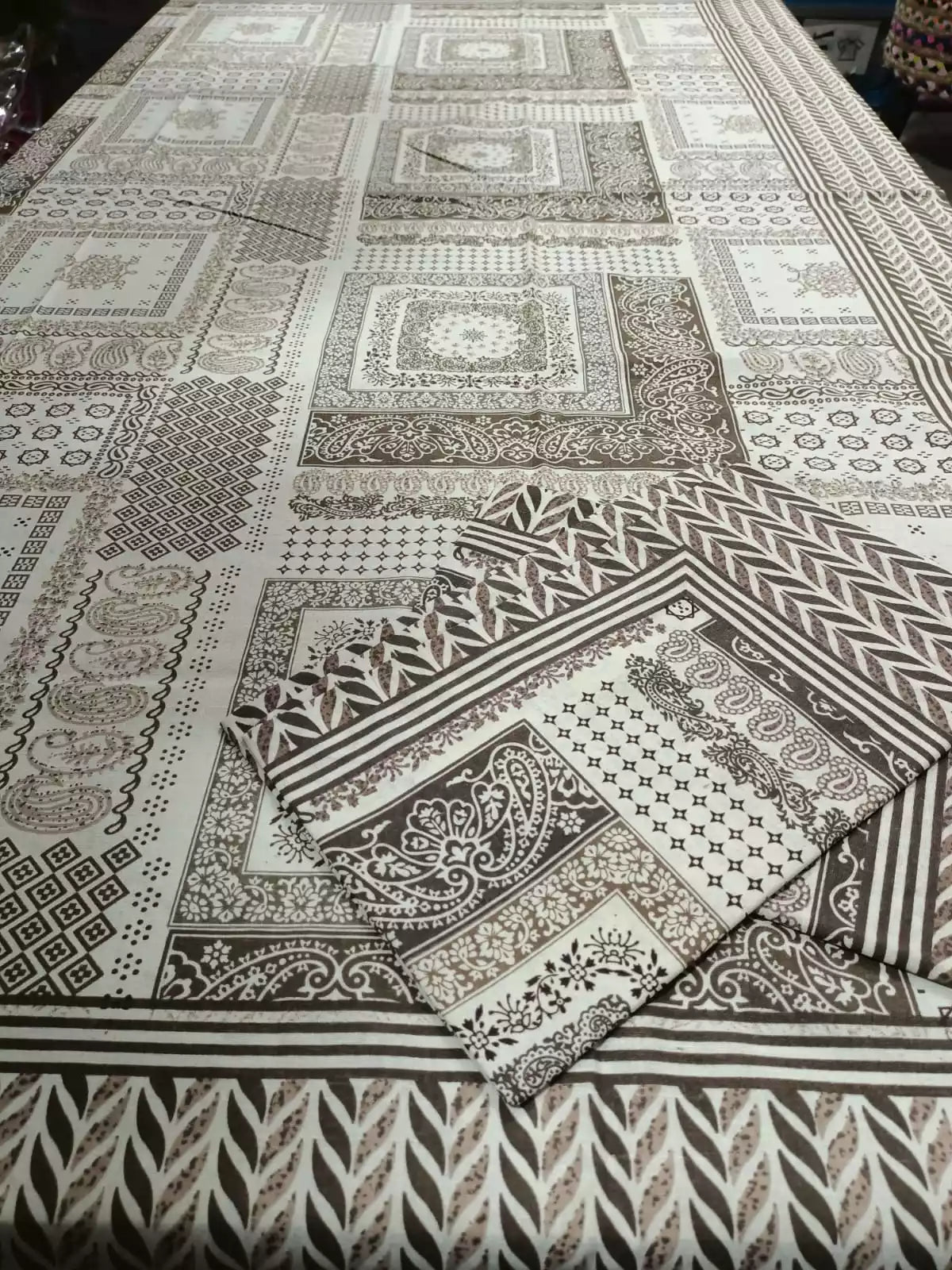 SINGLE BEDSHEETS WITH 2 PILLOW COVERS